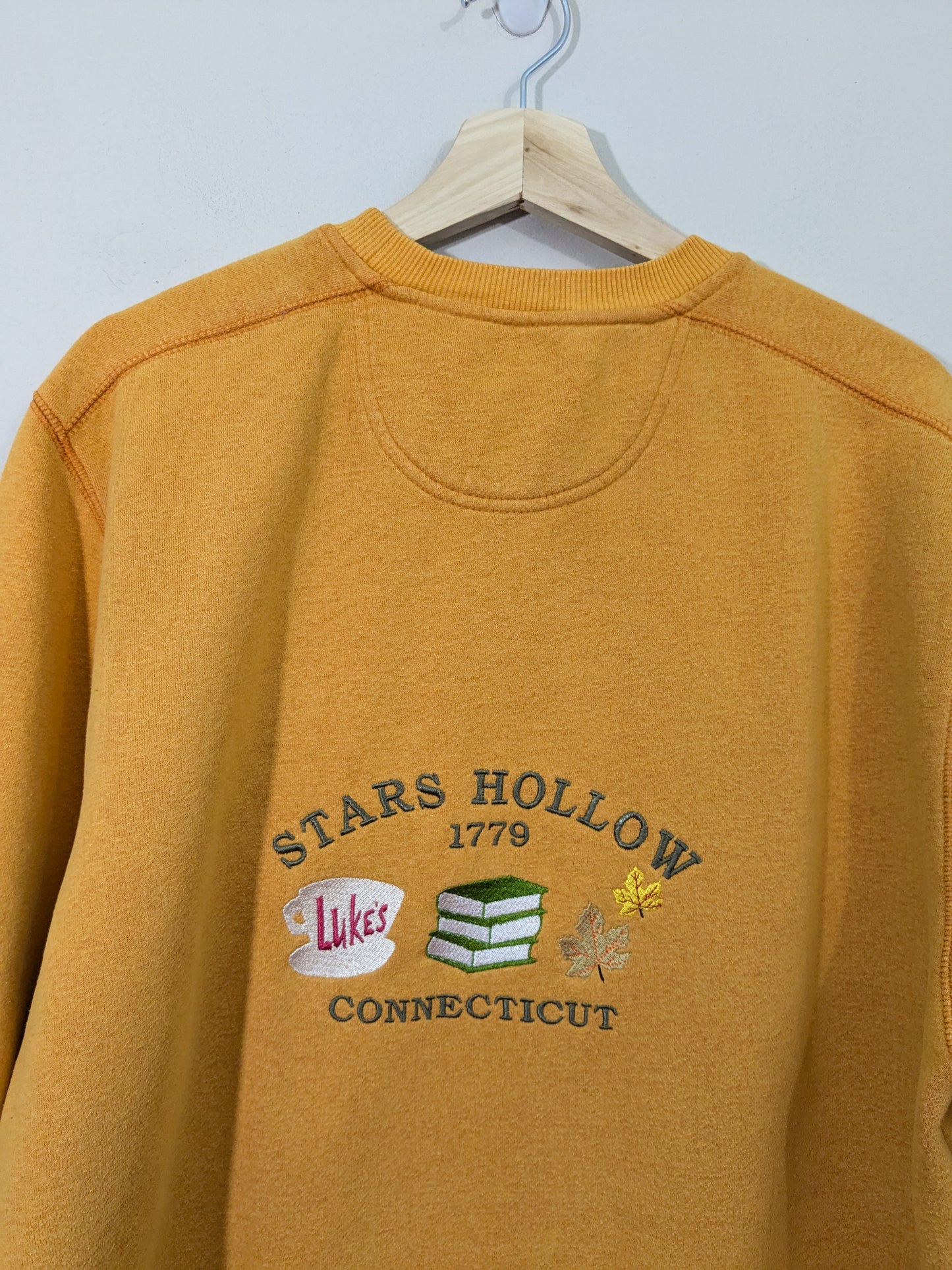 Stars Hollow / Gilmore Girls Inspired Mustard Sweatshirt - Size XL *PLEASE READ DESCRIPTION* - Bookish, Cosy, Autumnal Clothing