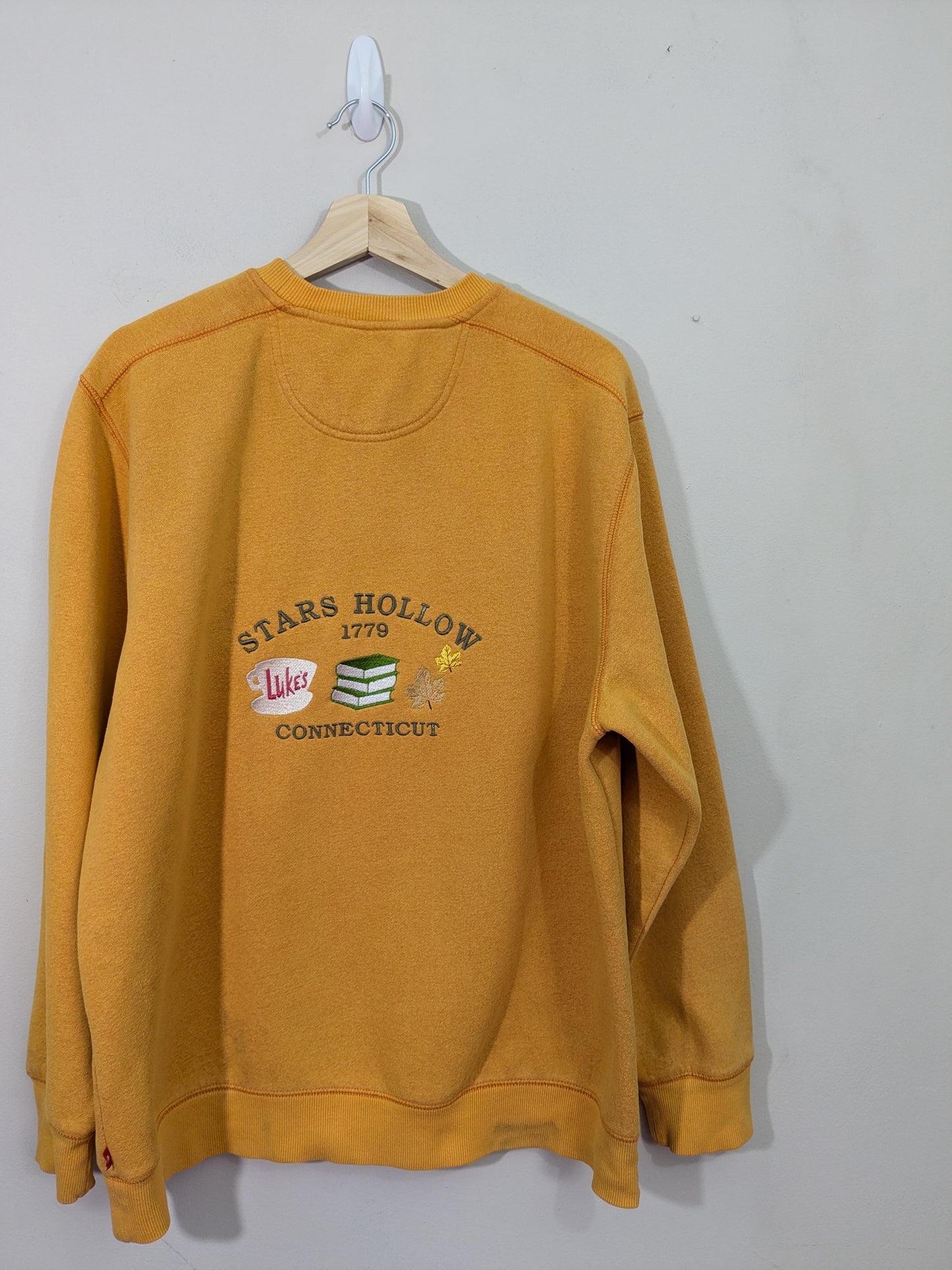 Stars Hollow / Gilmore Girls Inspired Mustard Sweatshirt - Size XL *PLEASE READ DESCRIPTION* - Bookish, Cosy, Autumnal Clothing