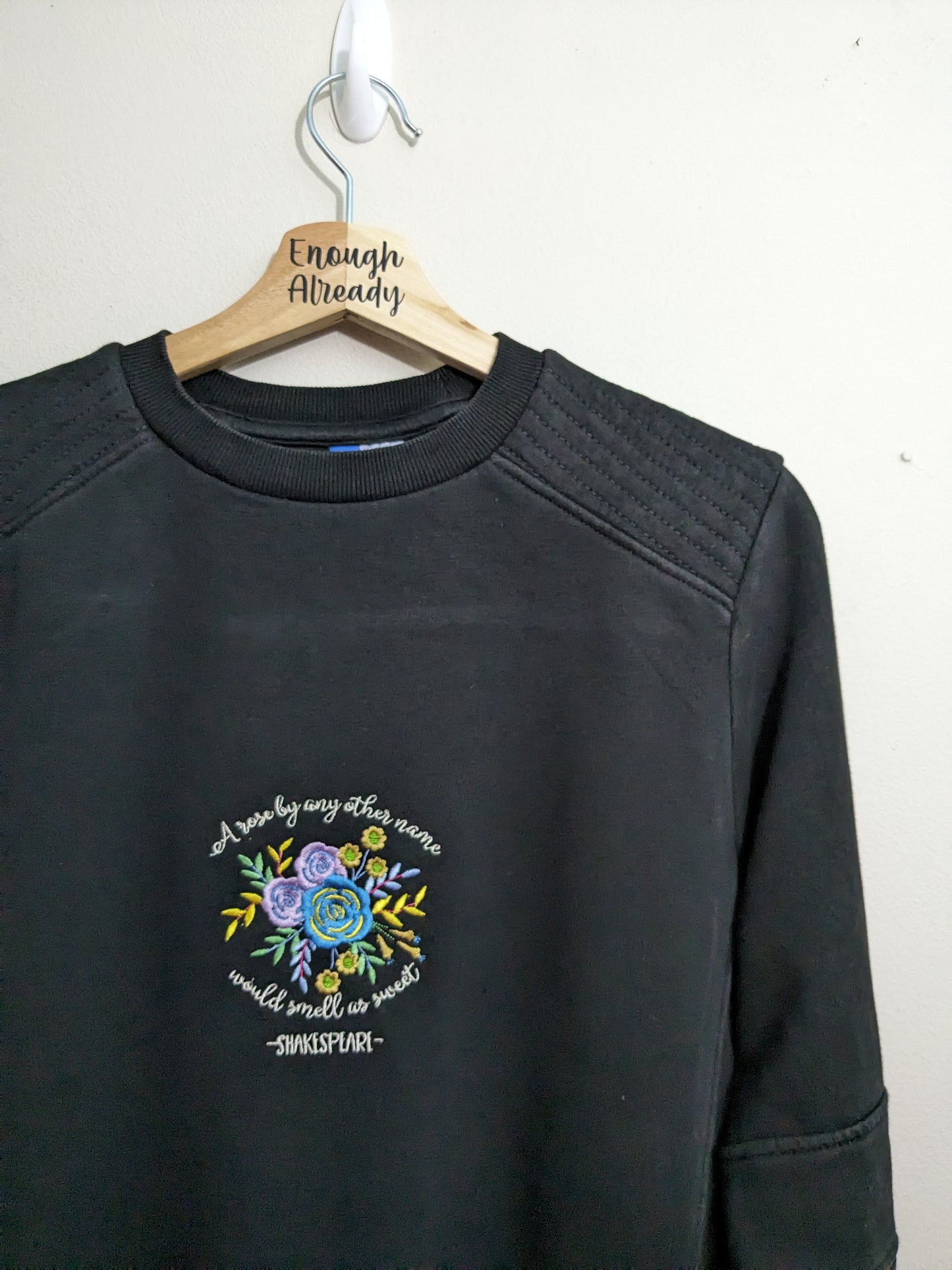 XS Black Reworked Sweatshirt Embroidered William Shakespeare Floral Design - Romeo and Juliet Inspired