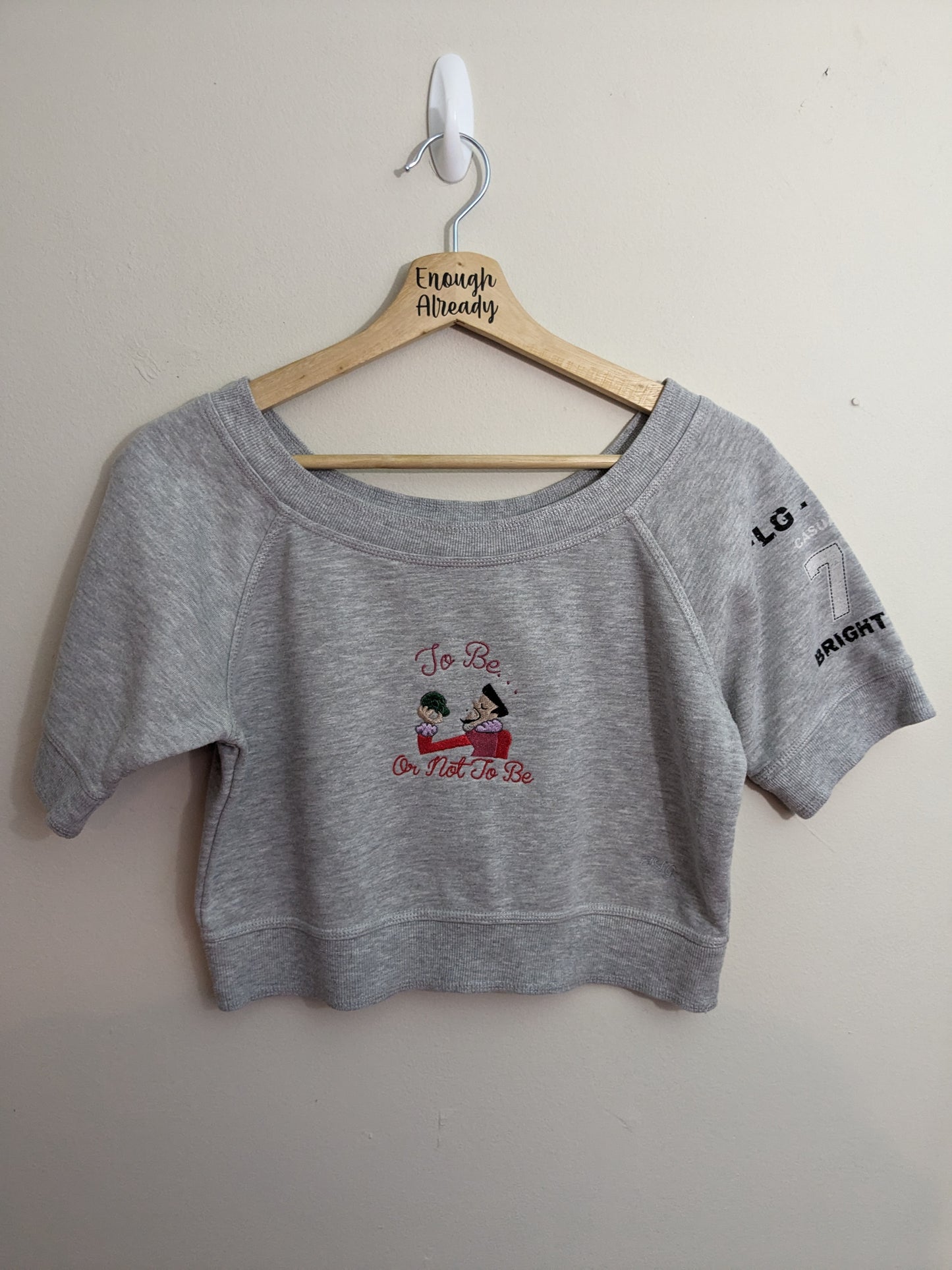 Size 10/12 Cropped Sweatshirt T-Shirt - Very Y2K - Hamlet Illustration and Quote - To Be... Or Not To Be