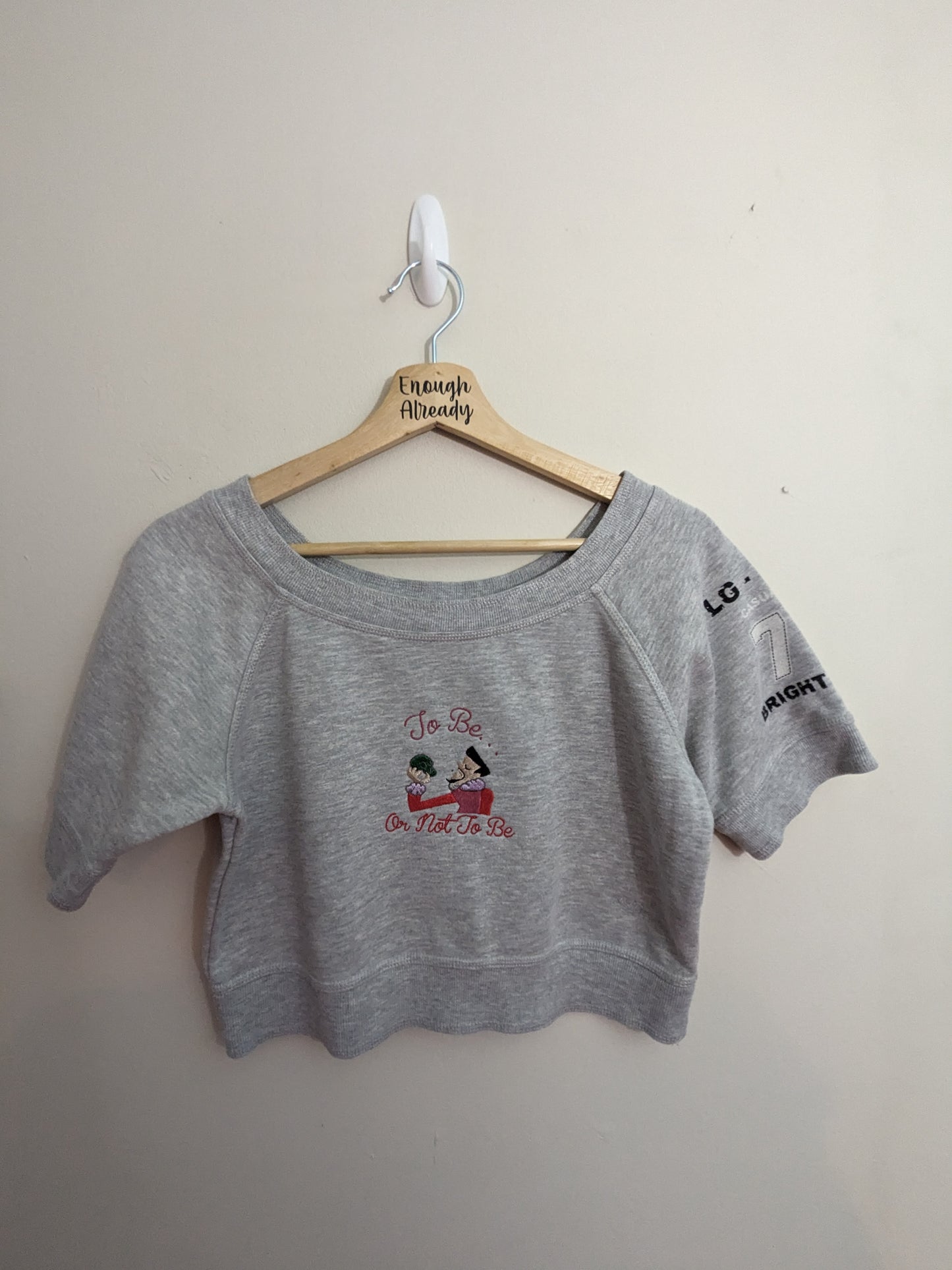 Size 10/12 Cropped Sweatshirt T-Shirt - Very Y2K - Hamlet Illustration and Quote - To Be... Or Not To Be