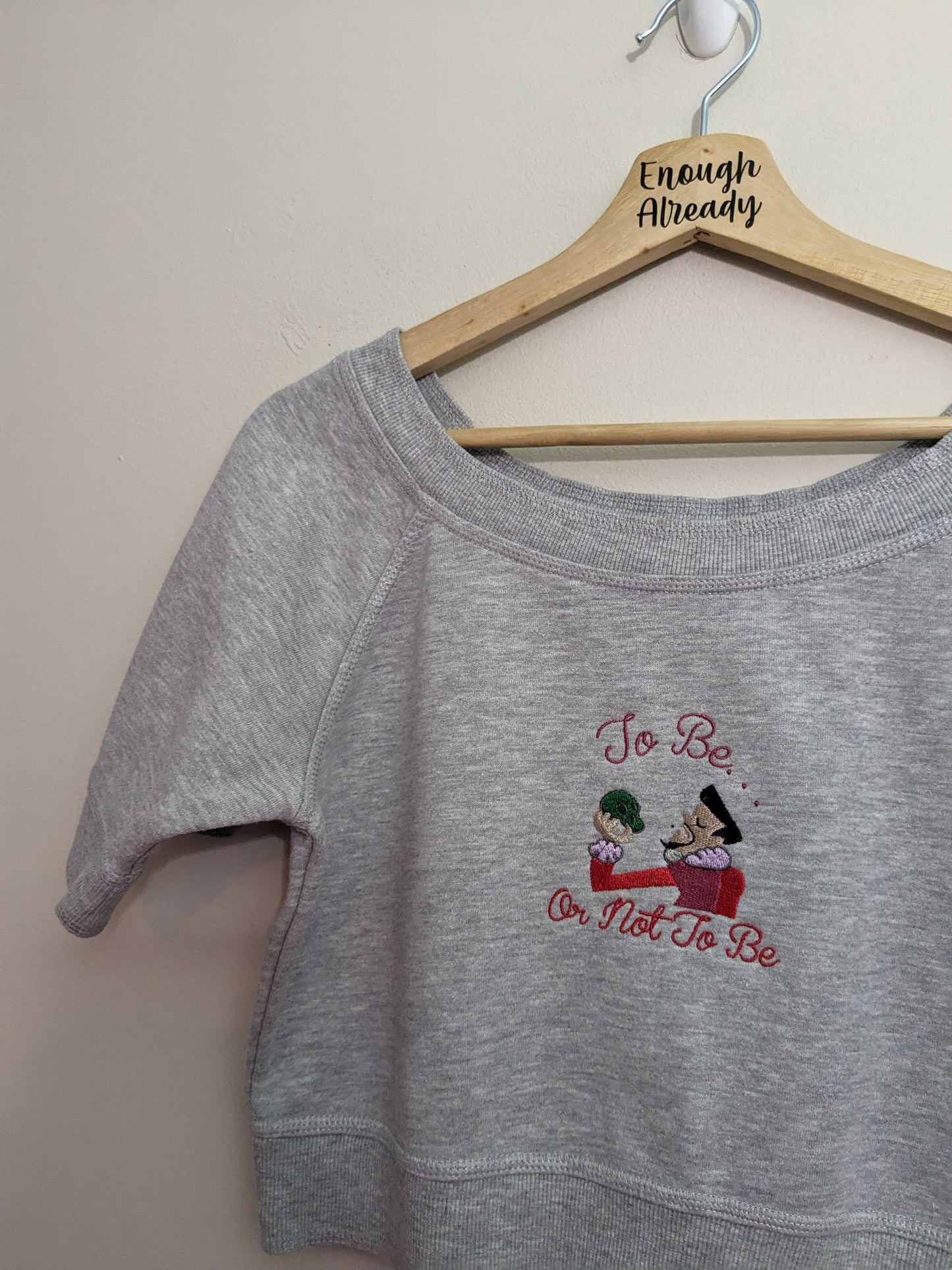 Size 10/12 Cropped Sweatshirt T-Shirt - Very Y2K - Hamlet Illustration and Quote - To Be... Or Not To Be